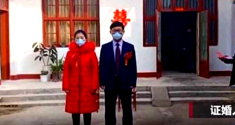 Chinese Doctor Has 10-Minute Wedding Before Rushing Back to Fight Coronavirus