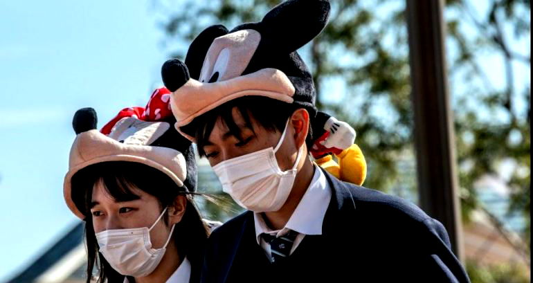 Tokyo Disneyland Asks Guests Not to Scream on Roller Coasters in New Re-Opening Guidelines