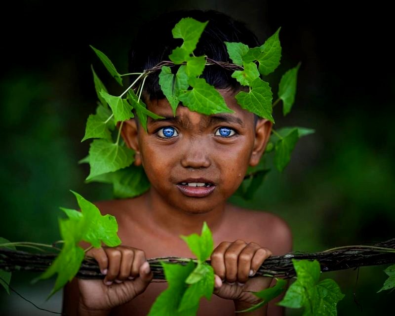People in this Indonesian tribe have dazzling blue eyes. Wait, but