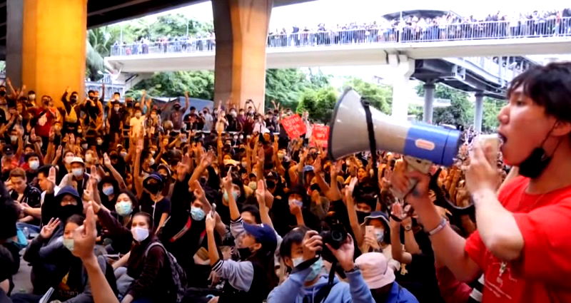 Students Protesting in Thailand Defy Government Warnings for 6th Day