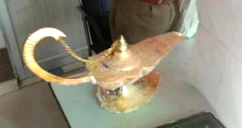 Indian Doctor Tricked Into Buying ‘Aladdin’s Lamp’ For Over $40,000