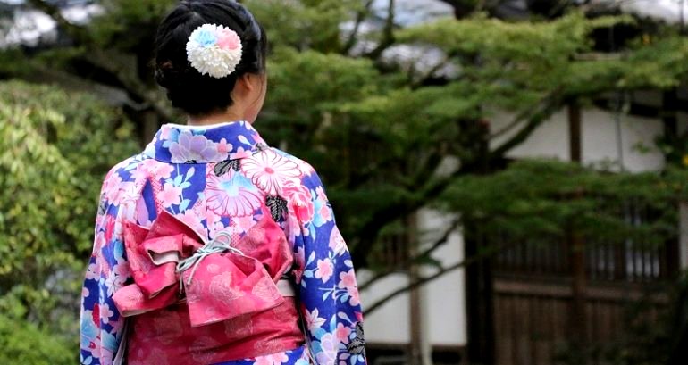 Woman called ‘scum of society’ for trying to enter tourist site in China while wearing a kimono