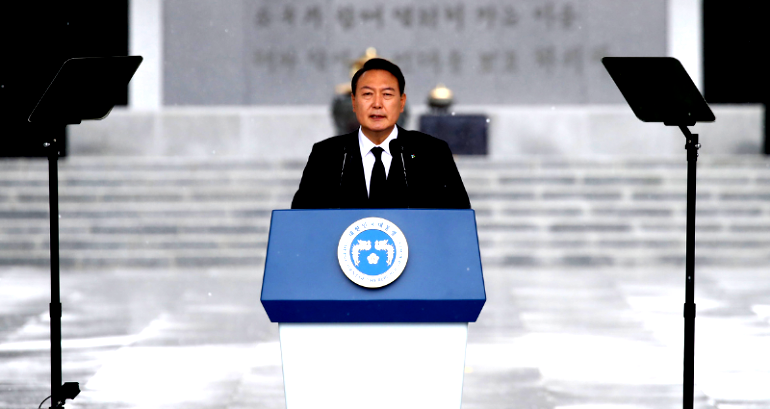 ‘Sounds cooler in English’: South Korean president’s unnecessary mixing of languages annoys citizens