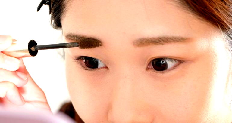 Junior high school student in Japan punished with in-school suspension for plucking her eyebrows