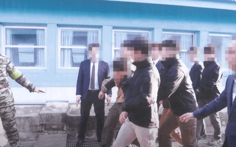 New Photos Of North Korean Defectors Being Dragged Back At Border ...