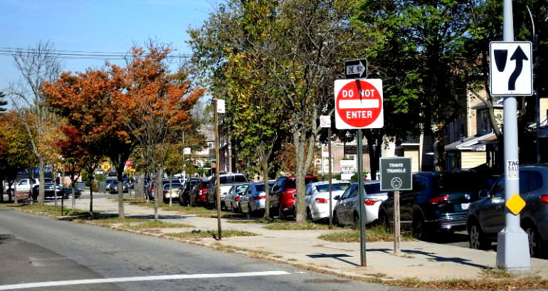 Elderly Asian woman shoved, robbed by duo in Queens