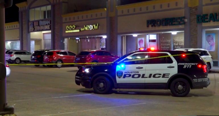 Police search for suspect who shot Houston restaurant owner near Chinatown