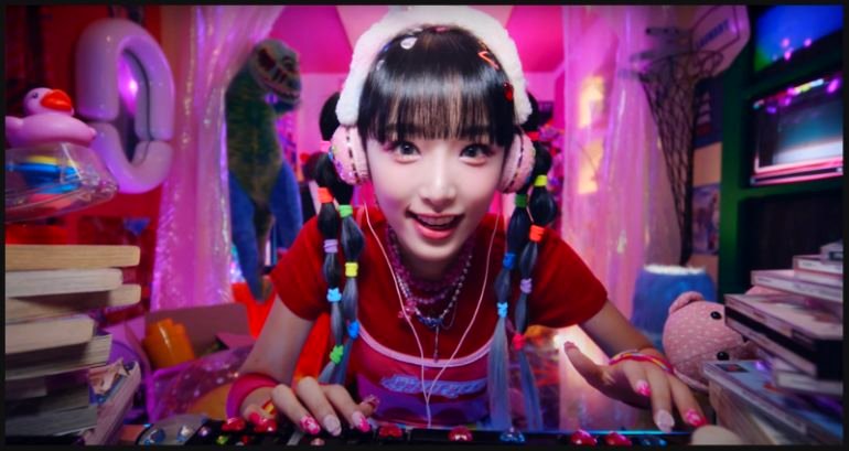 Move over, Apple — K-pop soloist Yena releases newest ‘Smartphone’ with sophomore EP