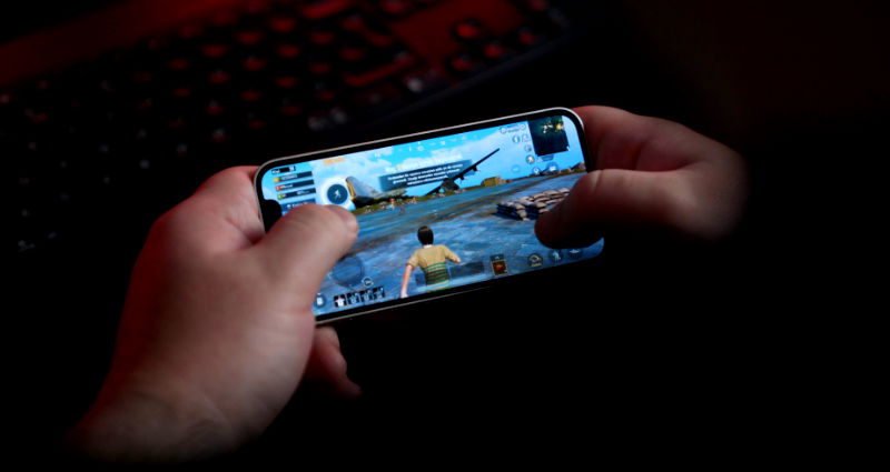 Boy in China spends dying father’s cancer treatment money on mobile games