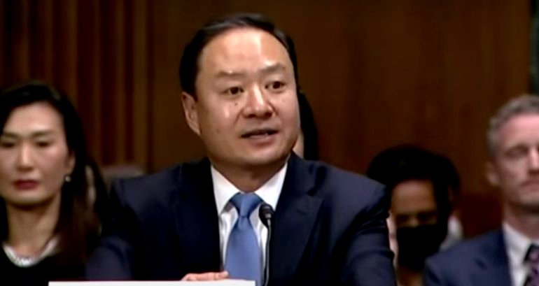 Judge John Z. Lee becomes the first Asian American judge on the Seventh Circuit