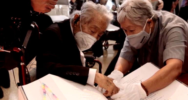 Complete list of WWII Japanese internees unveiled in LA weighs 25 pounds