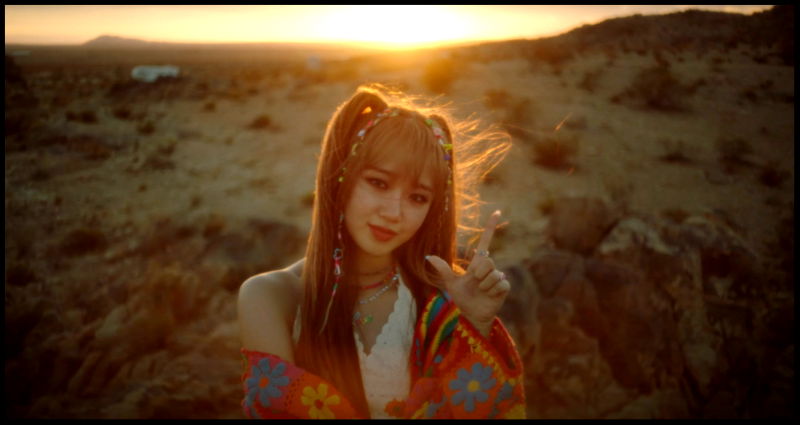 Weki Meki’s Choi Yoo-jung blossoms in debut solo ‘Sunflower’