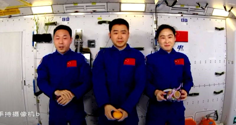 Video: Chinese astronauts deliver live science lessons from space