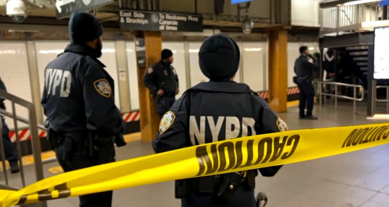 Man wanted for slashing woman, good Samaritan in suspected anti-Muslim attack on NYC subway