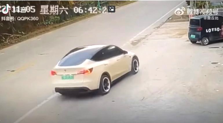 Driver of Tesla blames company for deadly crash caught on video in China