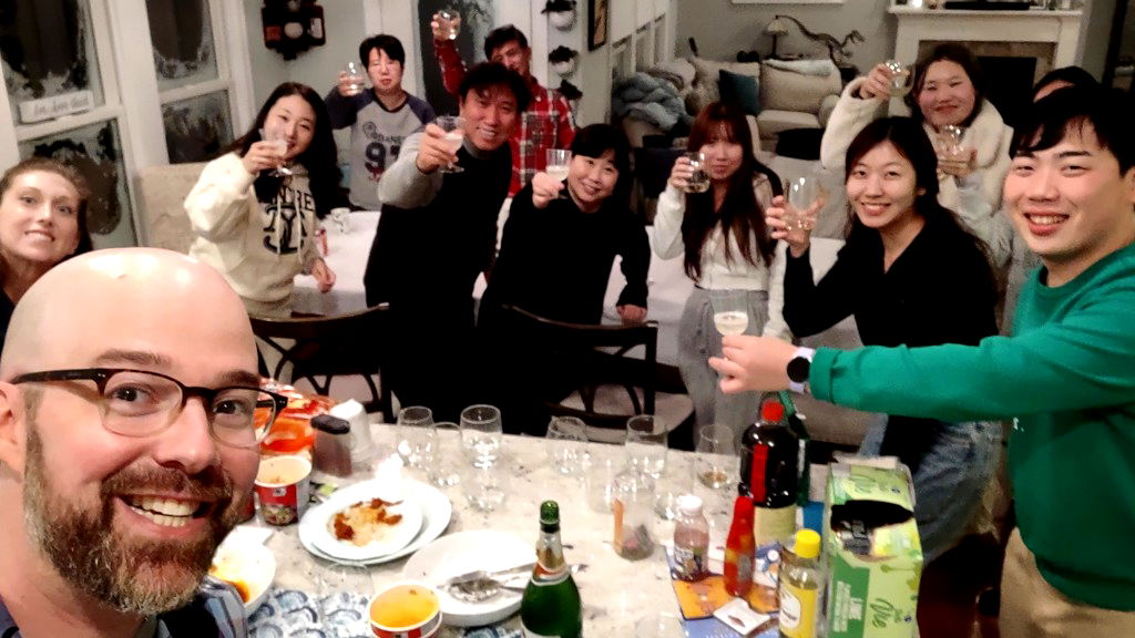 NY couple invites group of stranded S. Korean tourists into their home during Christmas weekend