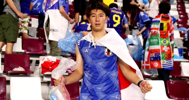 Japanese fans continue to clean stadium at World Cup 2022 after win over Spain