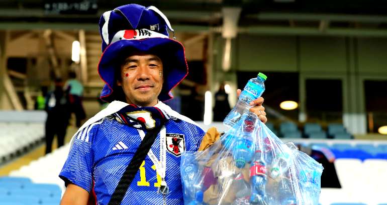 Japanese fans clean World Cup stadium one last time after loss to Croatia