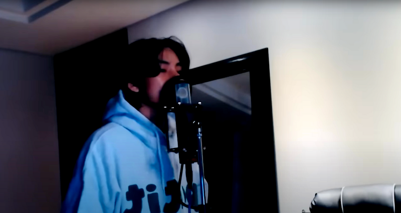 BTS’s V gifts ARMY his cover of ‘It’s Beginning to Look a Lot Like Christmas’