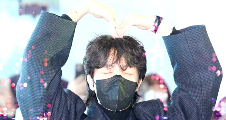 BTS’s J-Hope makes viral appearance at airport on his way to NYC for New Year’s Eve solo performance