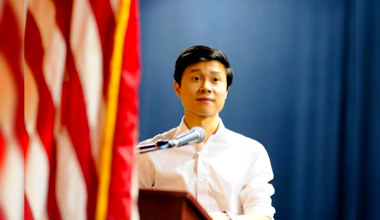 Hoan Huynh, first Vietnamese American elected to state office in Illinois history, is sworn in