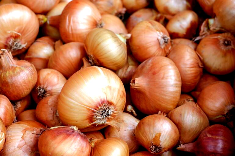 Here’s why Filipino expats are flying home with suitcases full of onions