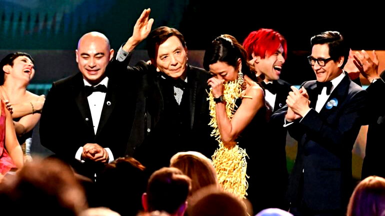 James Hong gets standing ovation during cast acceptance speech at SAG Awards