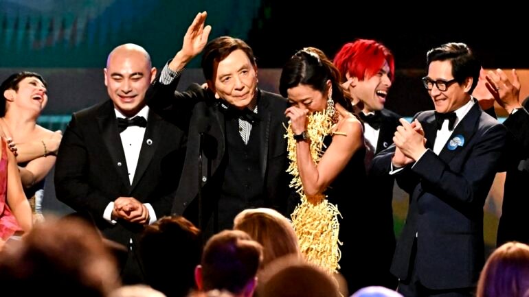 James Hong gets standing ovation during cast acceptance speech at SAG Awards