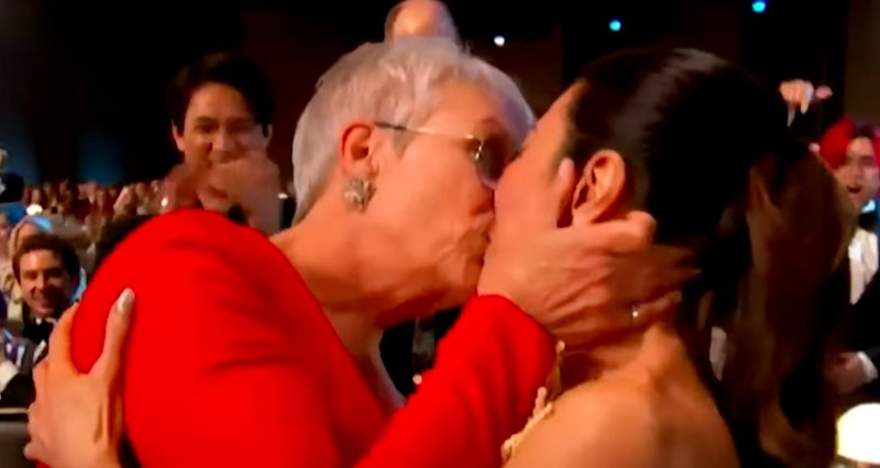 Jamie Lee Curtis kisses Michelle Yeoh after SAG Award win
