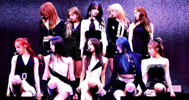 8 out of 13 members of girl group WJSN renew their contracts with Starship Entertainment