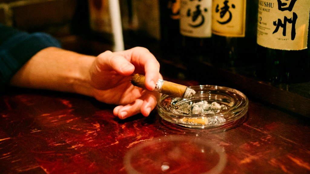 Japanese man fined $11,000 for smoking more than 4,500 times on the job