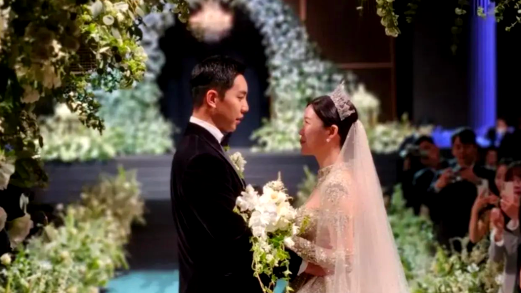 S. Korean actors Lee Seung-gi and Lee Da-in marry in star-studded wedding
