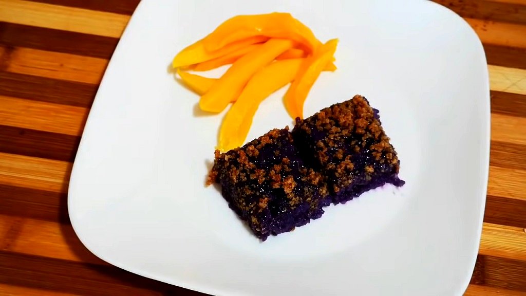 Everything you need to know about the Philippines’ ube-flavored sticky rice dessert