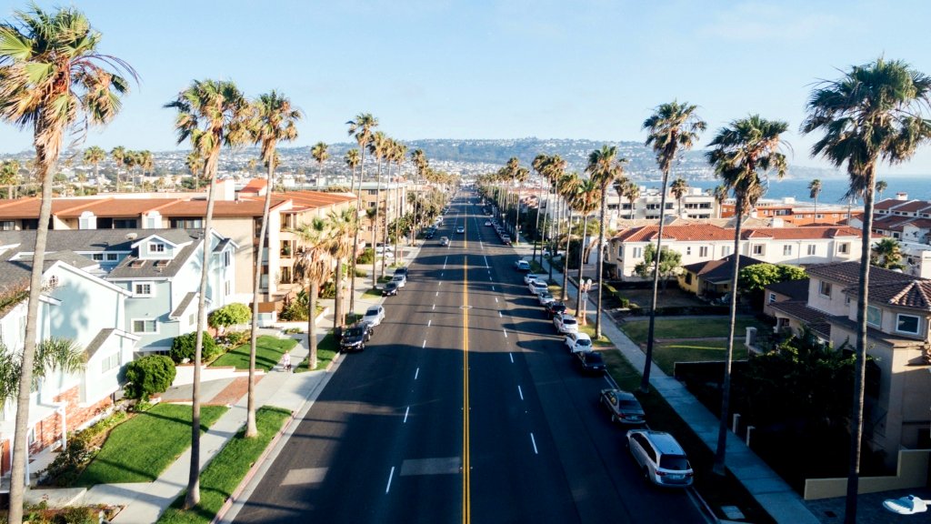 4 in 10 California residents contemplating moving out of state, survey says