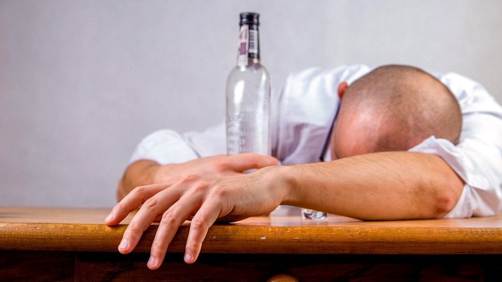 Those who work with AI likelier to drink more, sleep less, study finds