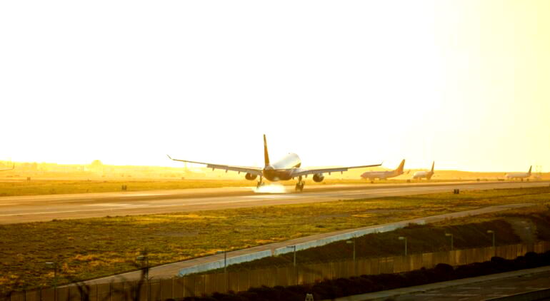 Student says he commuted by plane from LA to UC Berkeley 3 times a week to avoid Bay Area rent