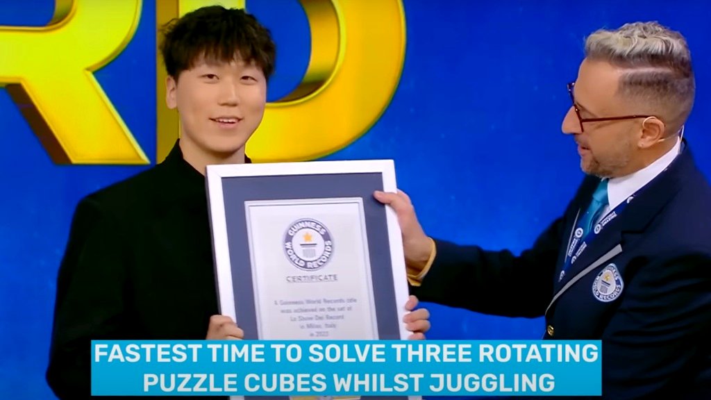 Chinese man solves 3 Rubik’s Cubes while juggling them, breaks world record