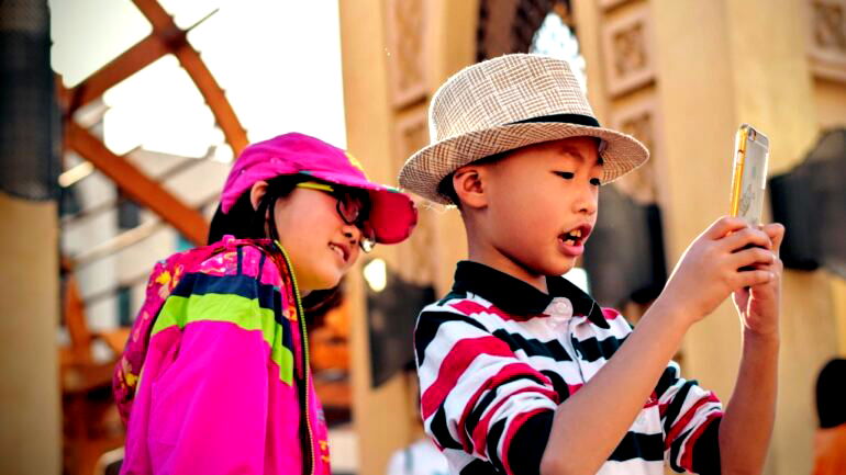 China proposes limiting children to 2 hours of smartphone screen time