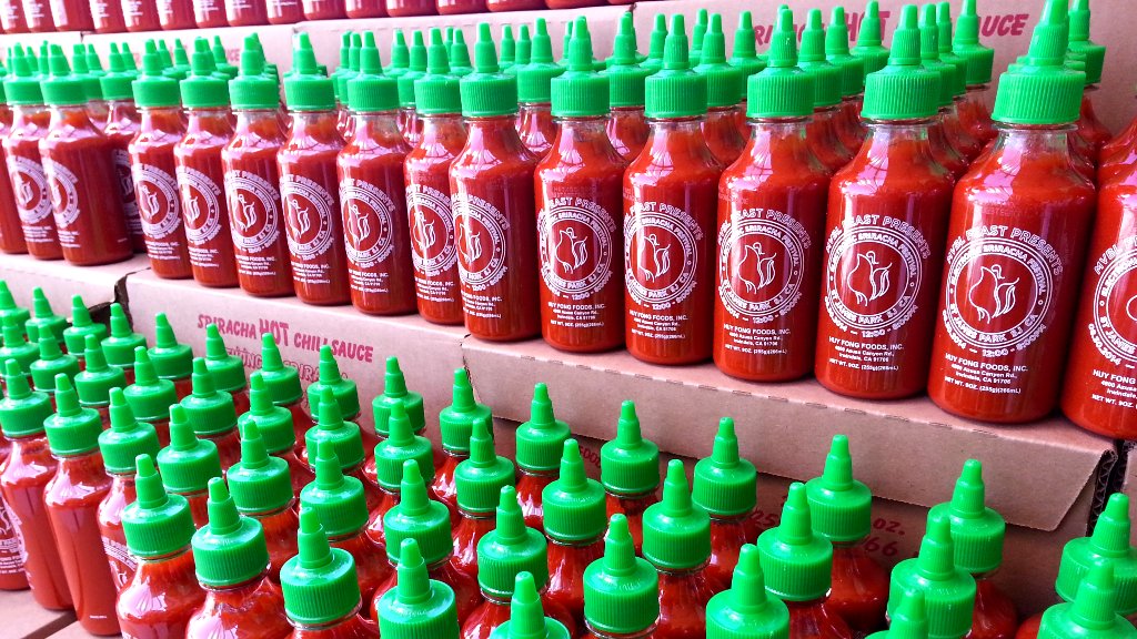 Sriracha buyers say new Huy Fong Foods bottles taste different