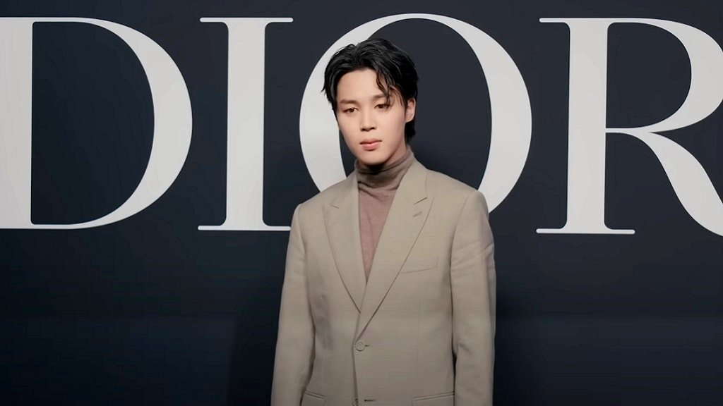 bts.bighitofficial's JIMIN has just been unveiled as the face for the @dior  Spring 2024 collection! 💜 Stay tuned for more on JIMIN's…