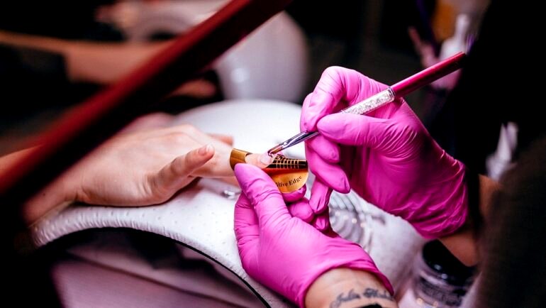 New research highlights daily health challenges for nail, beauty salon workers