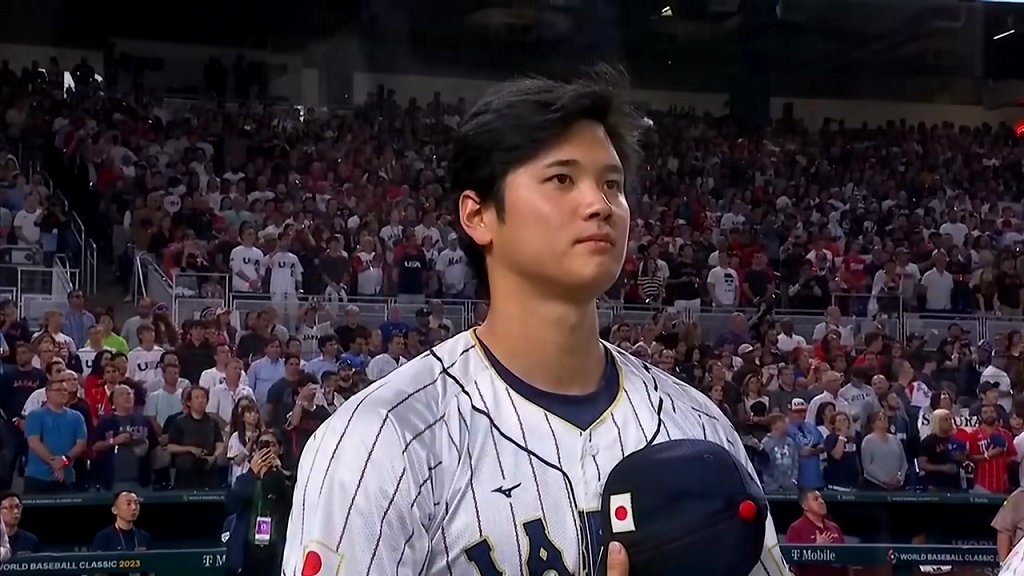 Shohei Ohtani to donate 60,000 baseball gloves to elementary schools in Japan