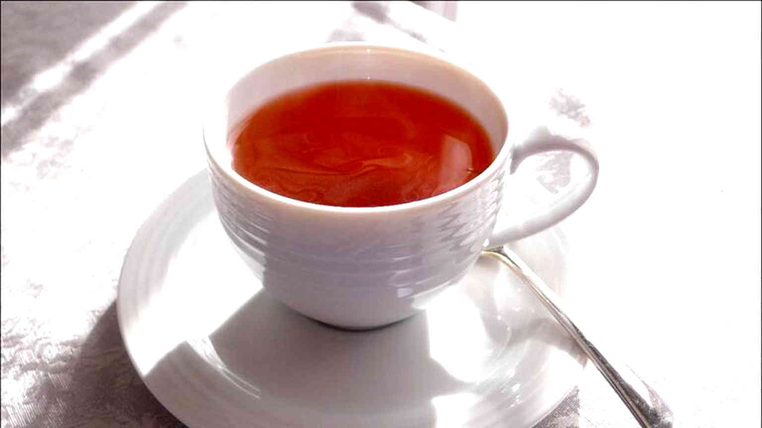 Drinking 3 cups of tea daily could delay aging, study suggests