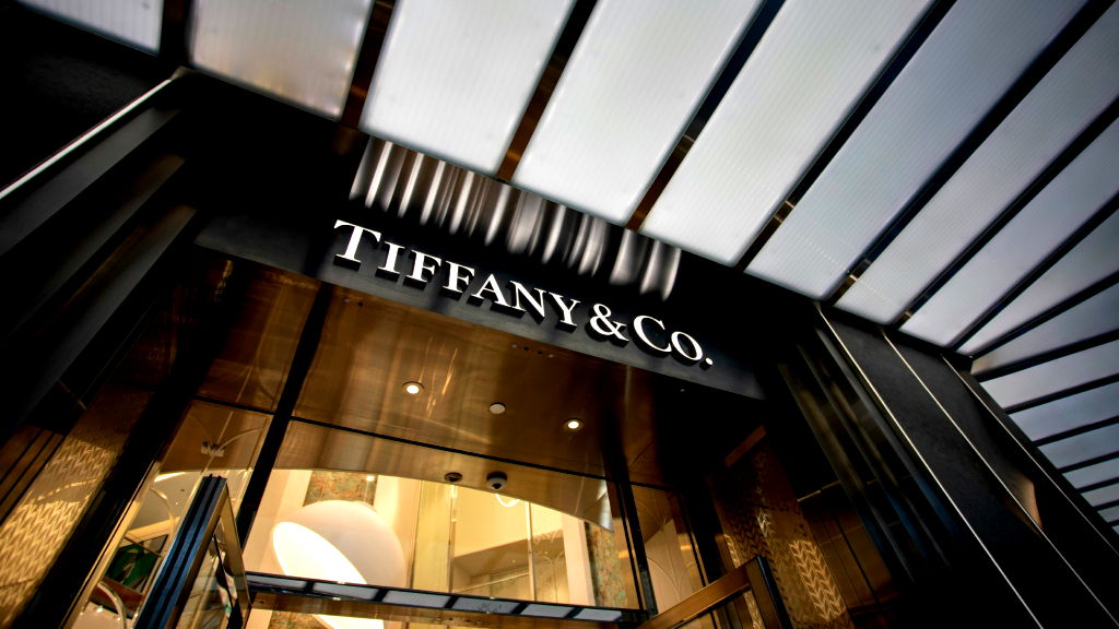 Man arrested for trying to swap $237K diamond ring with fake at Tiffany & Co.