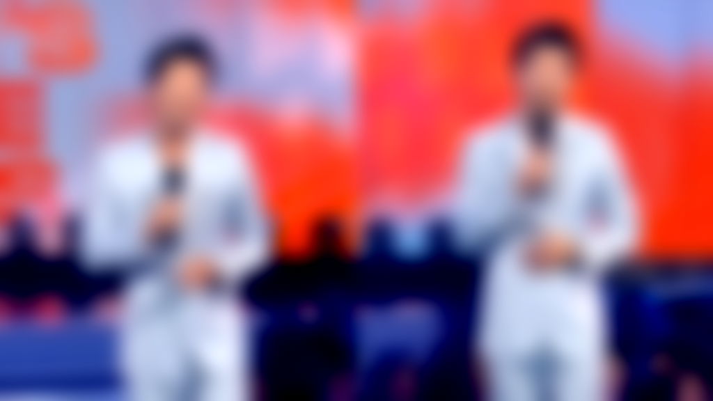 Simu Liu pokes fun at Jo Koy’s awards hosting during opening at People’s Choice Awards