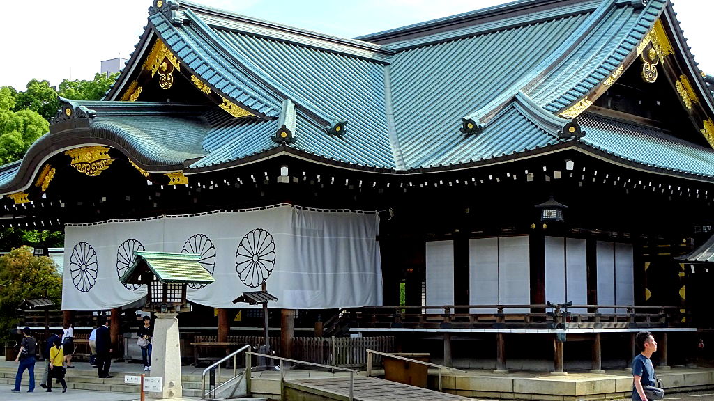 Japanese police obtain arrest warrant for Chinese teen accused of defacing controversial Tokyo shrine