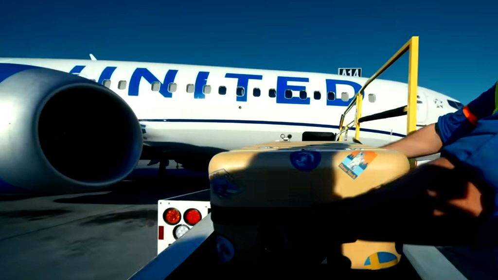 Lawsuit alleges United Airlines kicked off wrong Asian woman after flight delay