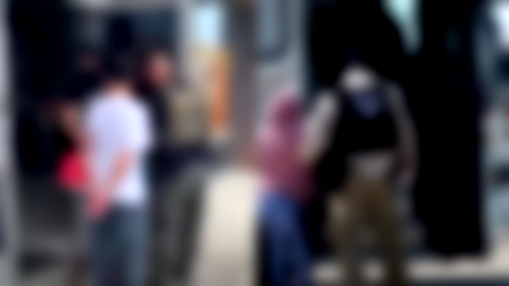 How ILRC’s ‘Red Cards’ can help protect immigrants during ICE encounters