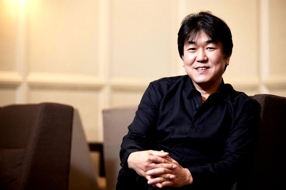 Legendary Korean actor Yoon Je-moon joins the cast of ‘Stem,’ a film inspired by a real-life scientific scandal.