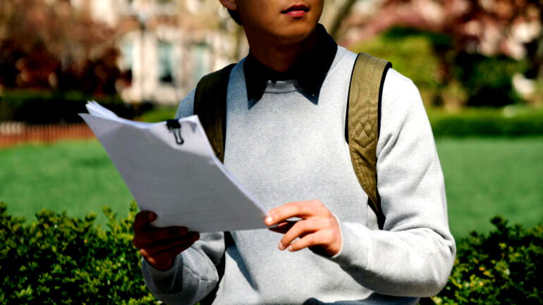 Philosophy student with full scholarship sent back to China despite valid visa